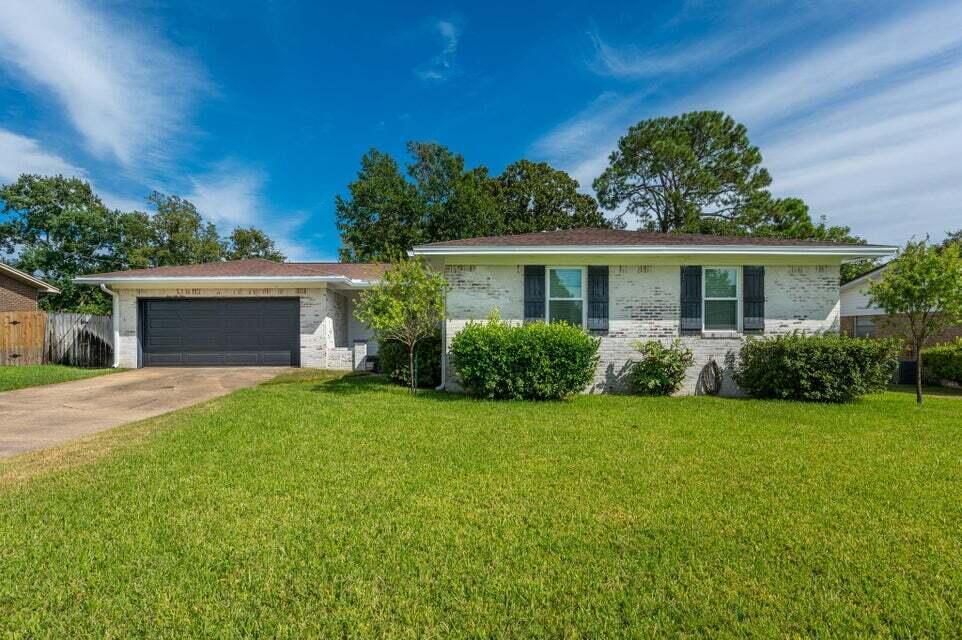 Property Photo: 149 Brewer Circle FL 32569