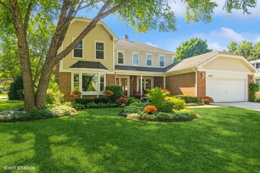 Property Photo: 2004 N Brighton Place IL 60004