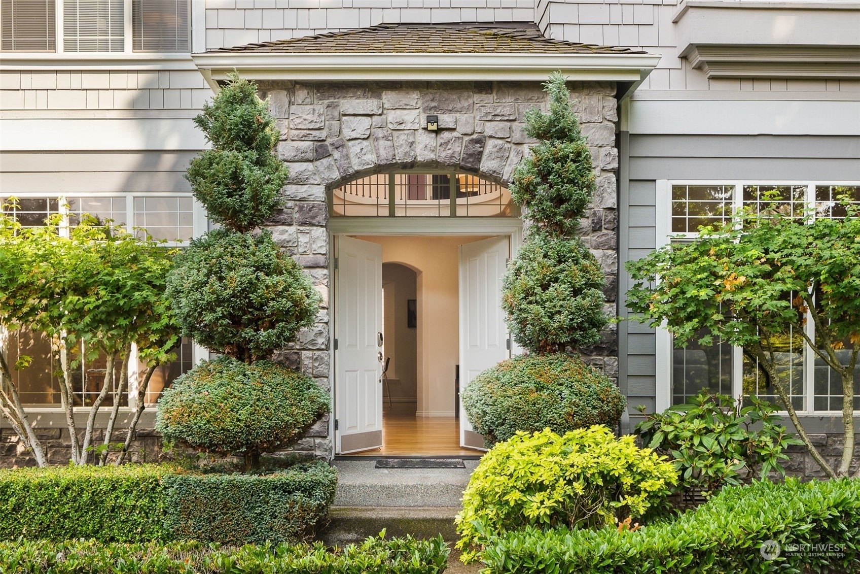 Property Photo: 12505 NE 102nd Place WA 98033