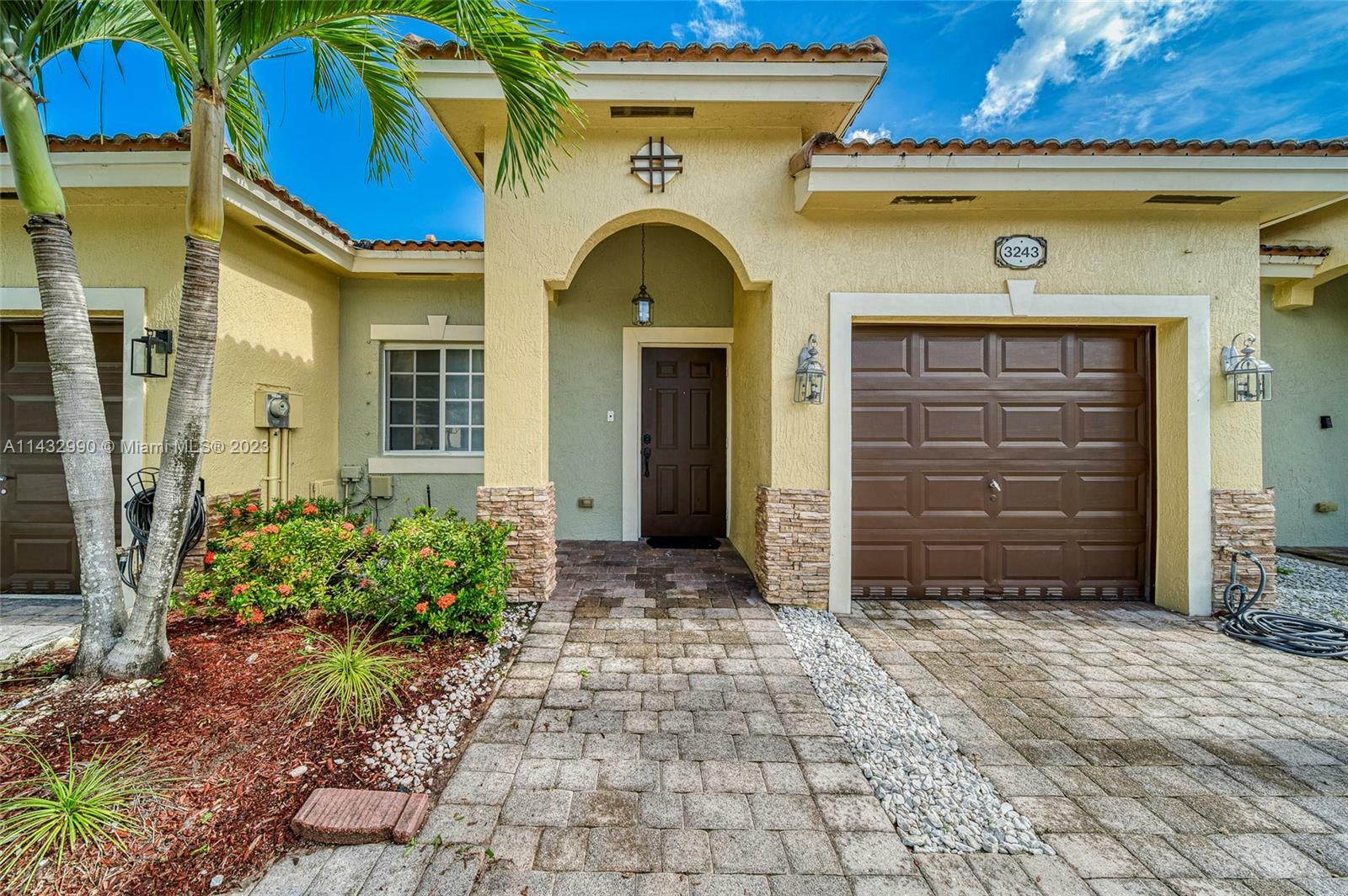 Property Photo: 3243 NE 11th Dr 3243 FL 33033