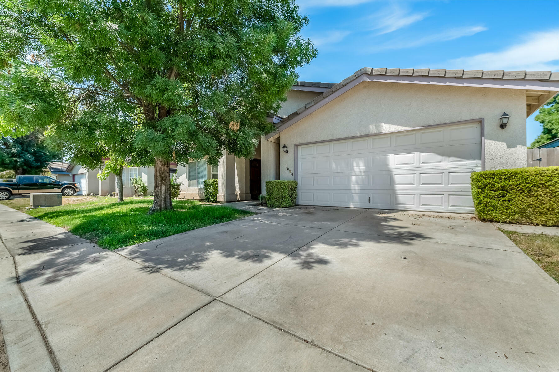 Property Photo:  1039 N Sumter Court  CA 93292 