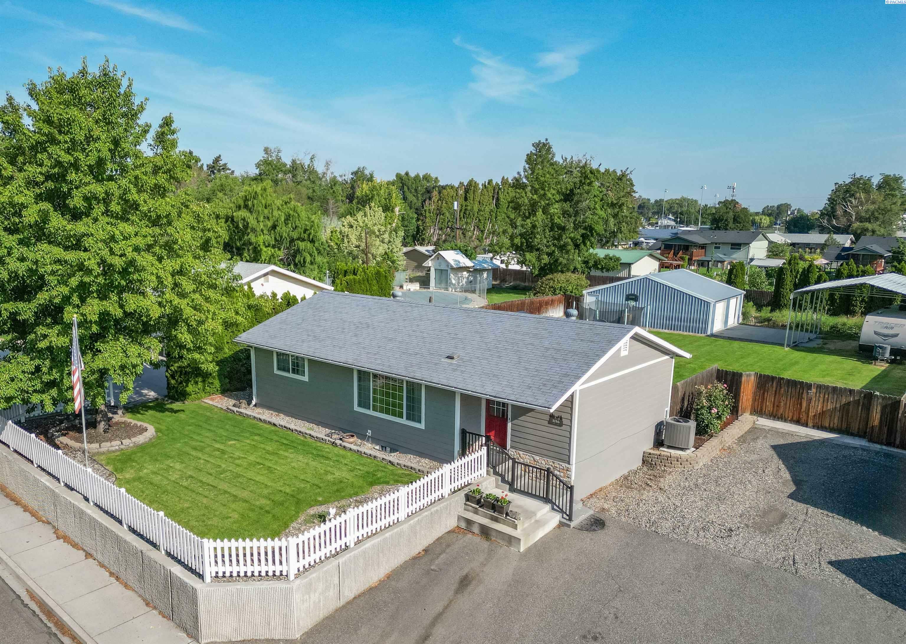 Property Photo:  1116 W 27th Ave  WA 99337 