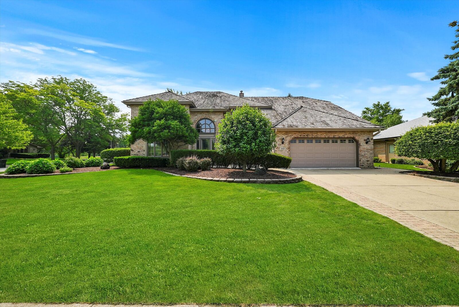 Property Photo: 359 Kingswood Court IL 60527