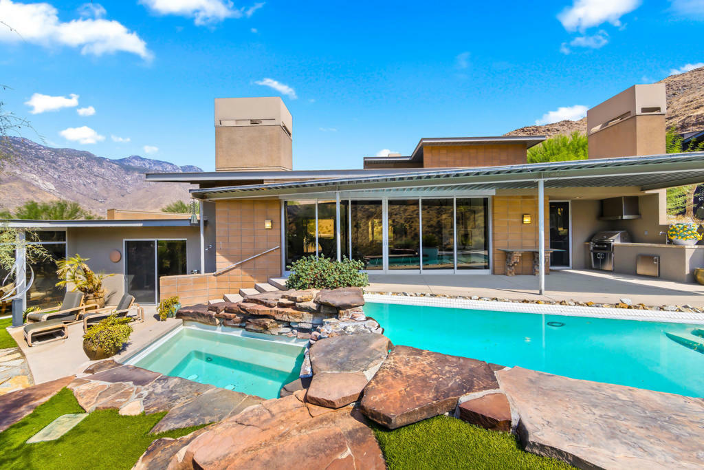 Property Photo: 1741 Pinnacle CA 92264