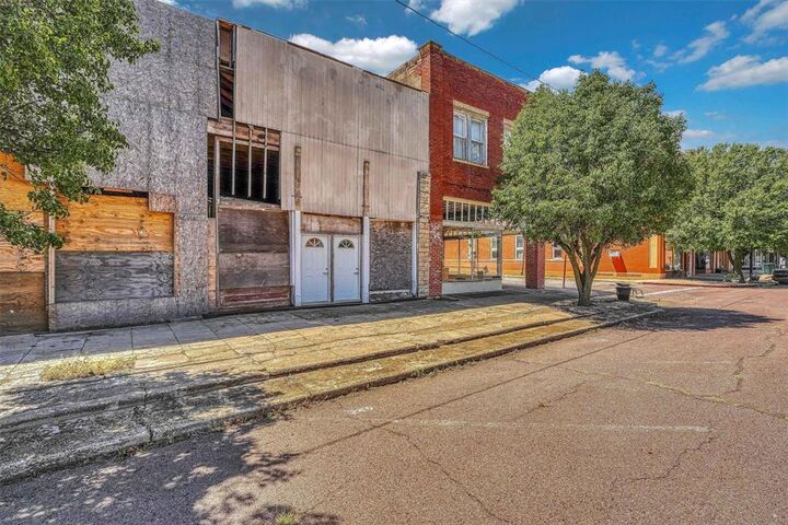 Property Photo: 112 E Lincoln Street OK 73554