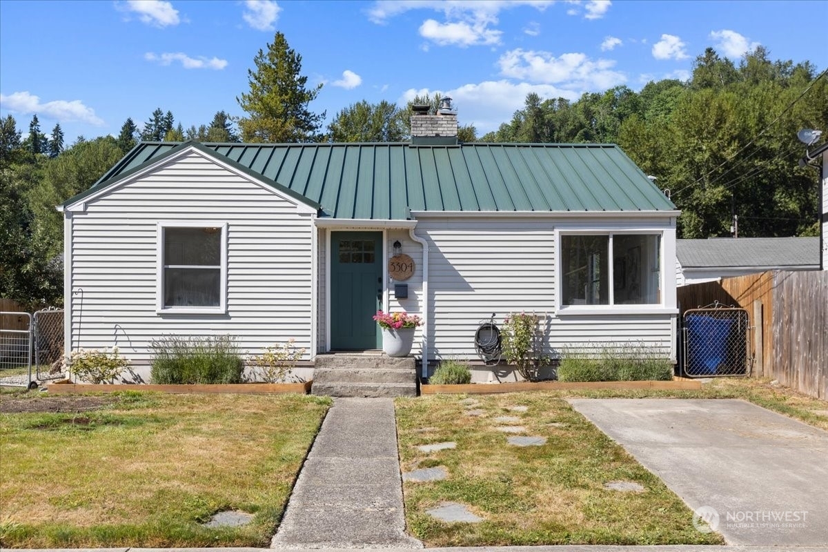 Property Photo:  3304 SE 6th Street  WA 98058 