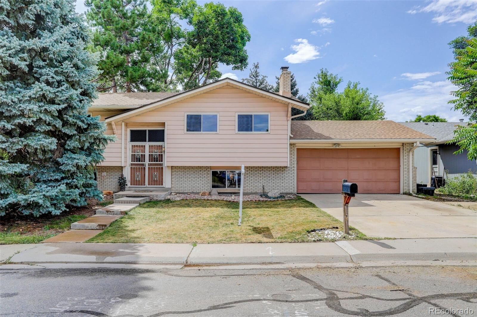 Property Photo:  559 S Field Court  CO 80226 