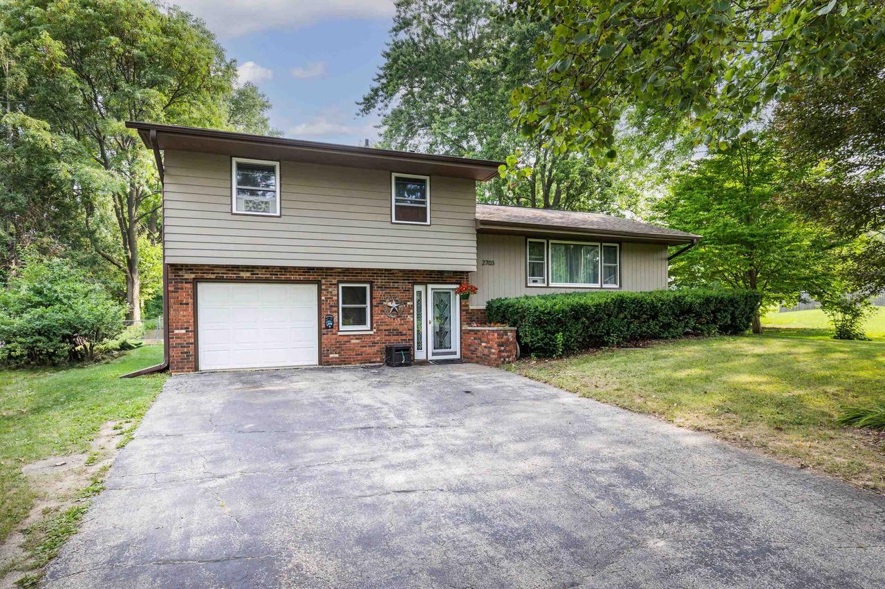 Property Photo: 2703 Westchester Circle WI 53589