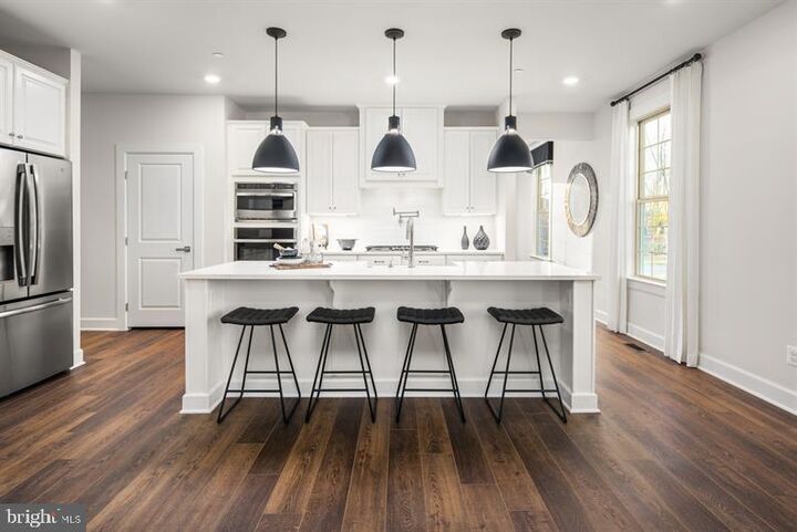 Property Photo:  