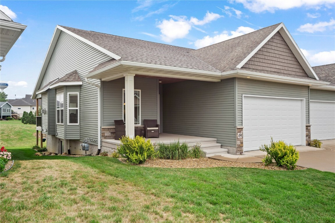 Property Photo:  450 Ridgeview Drive  IA 52228 