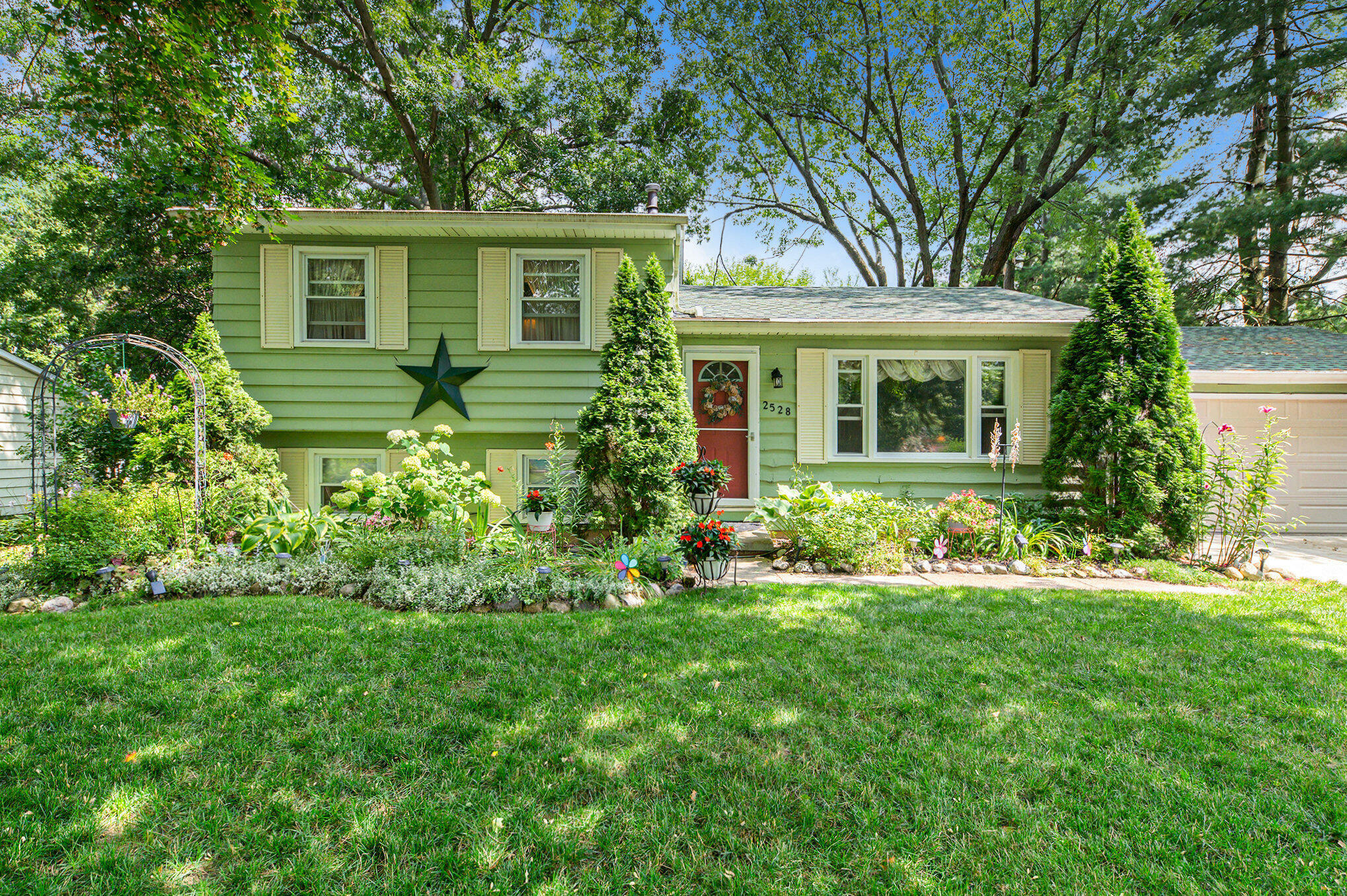 Property Photo:  2528 Chaparral Street  MI 49006 