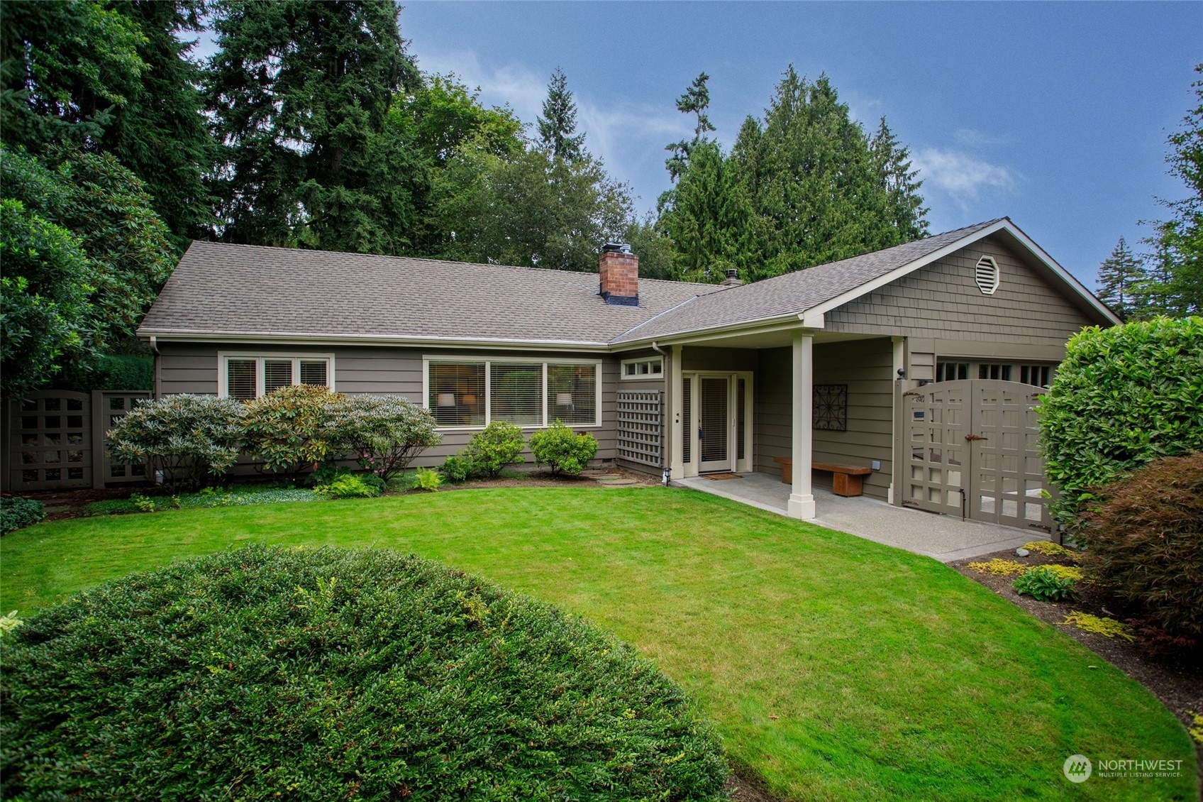 Property Photo:  3925 90th Avenue SE  WA 98040 