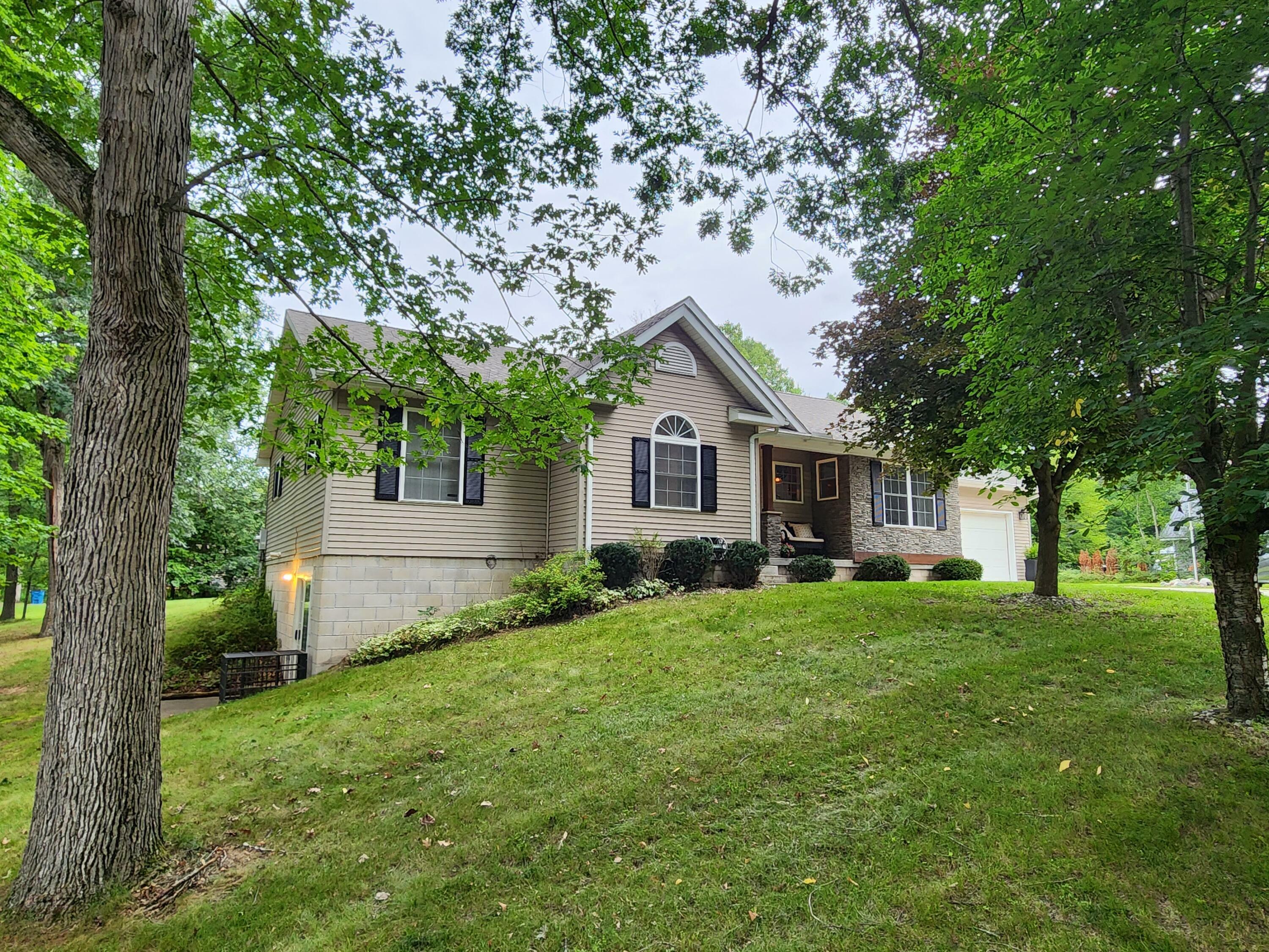 Property Photo:  2540 Wapiti Court  MI 48661 