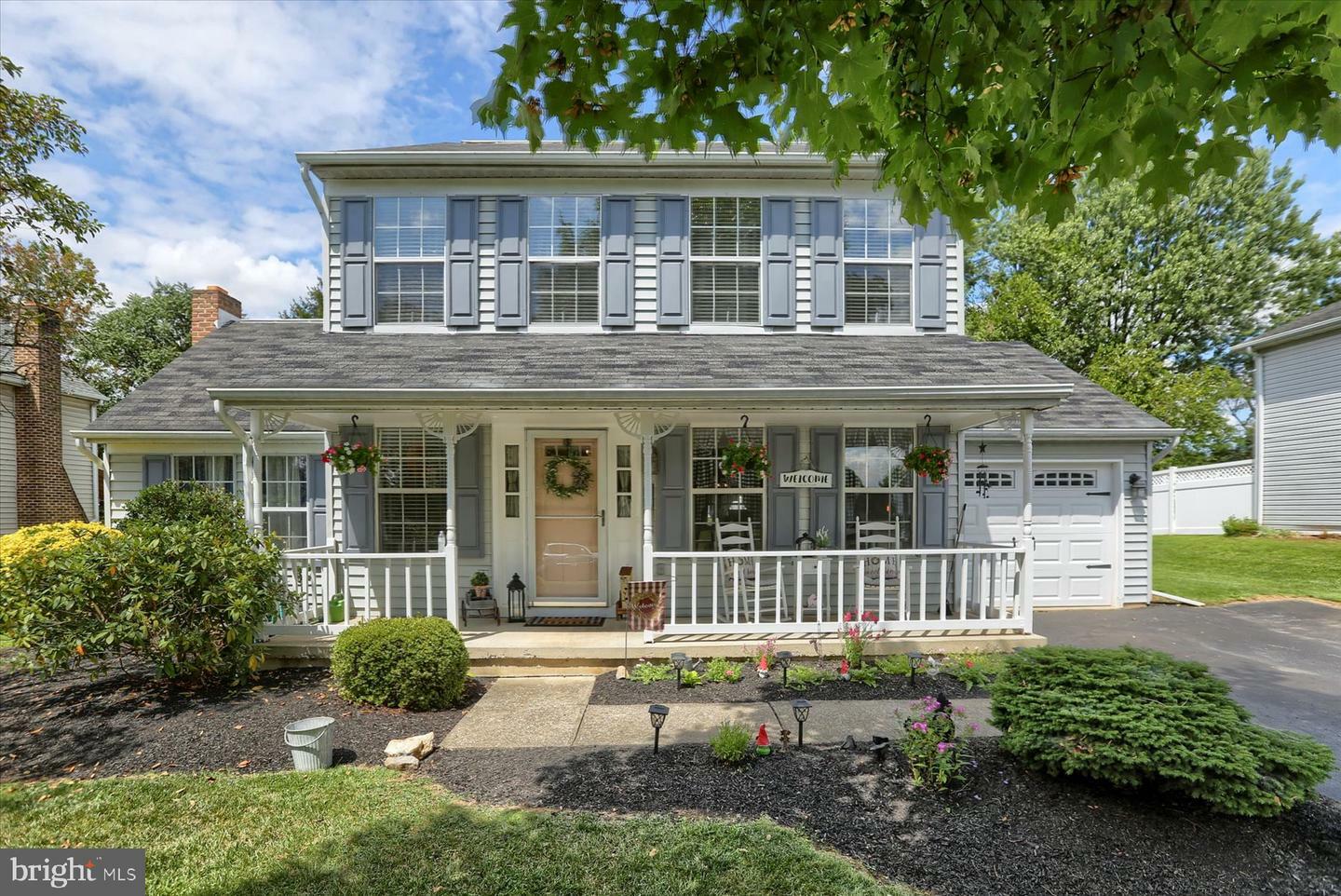 Property Photo:  1560 Woodridge Drive  PA 17057 