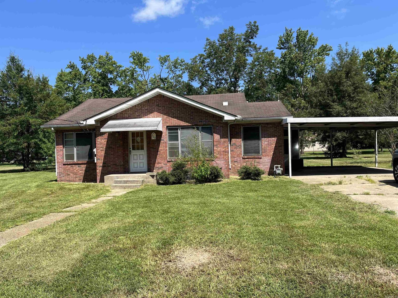 Property Photo:  720 NE 1st Street  AR 71720 