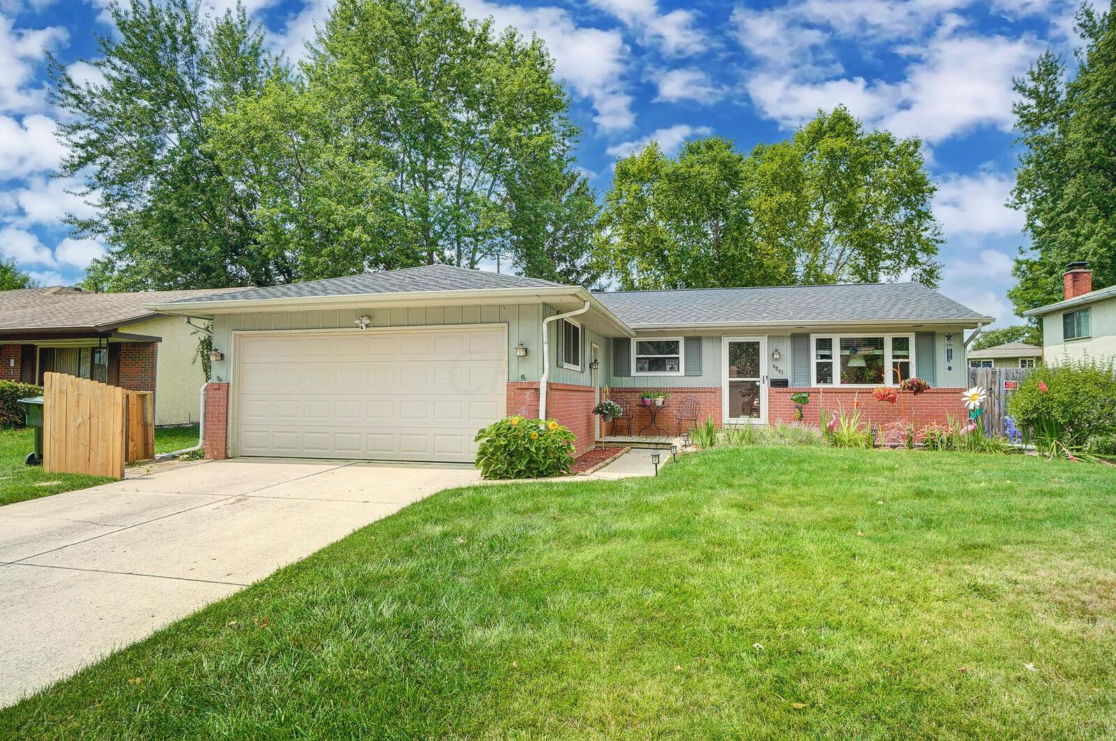 Property Photo:  4861 Manitoba Road  OH 43229 