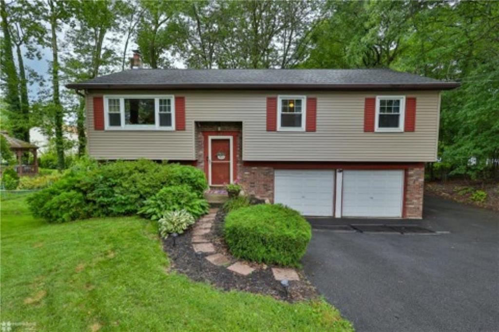 29 West School Street  Alburtis Borough PA 18011 photo