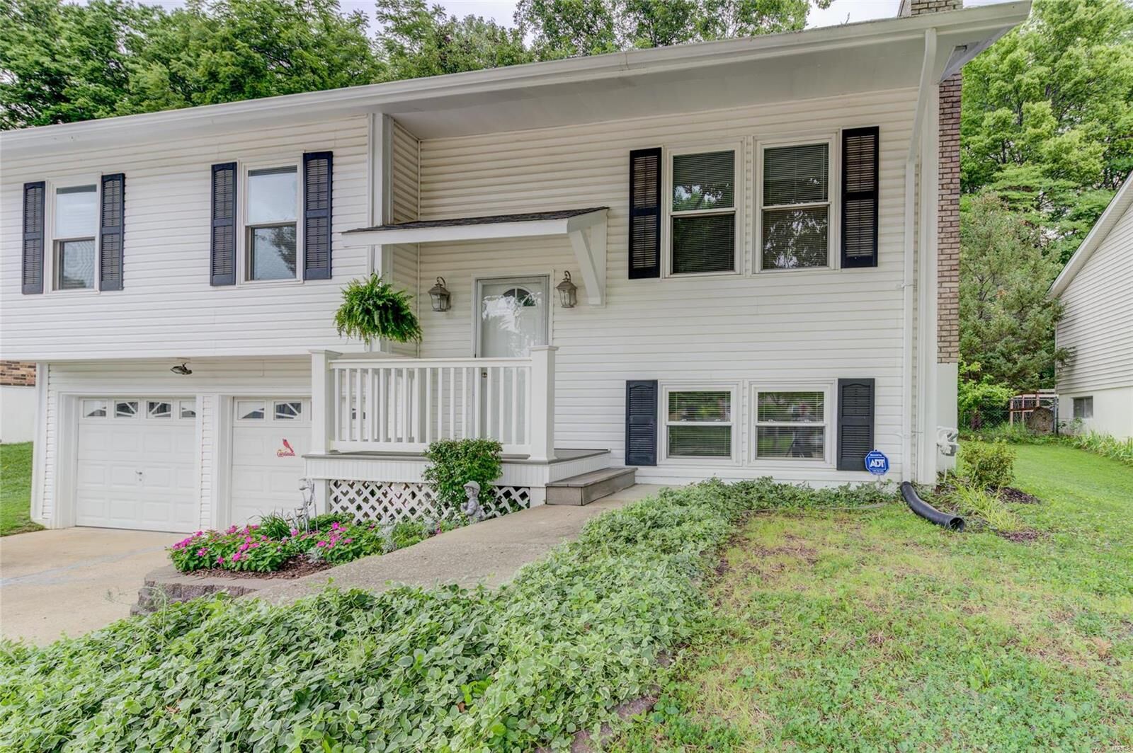 Property Photo:  11953 Meadow Run Court  MO 63043 