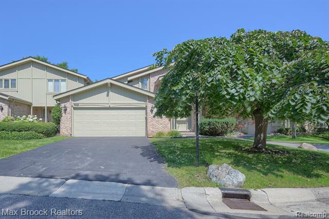 Property Photo: 2189 Colony Club Court MI 48322