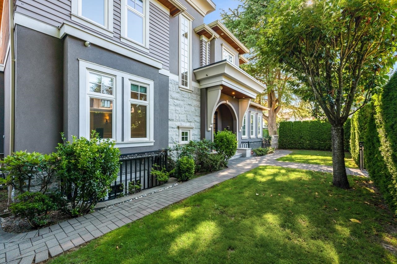 Property Photo:  738 W 54th Avenue  BC V6P1M4 