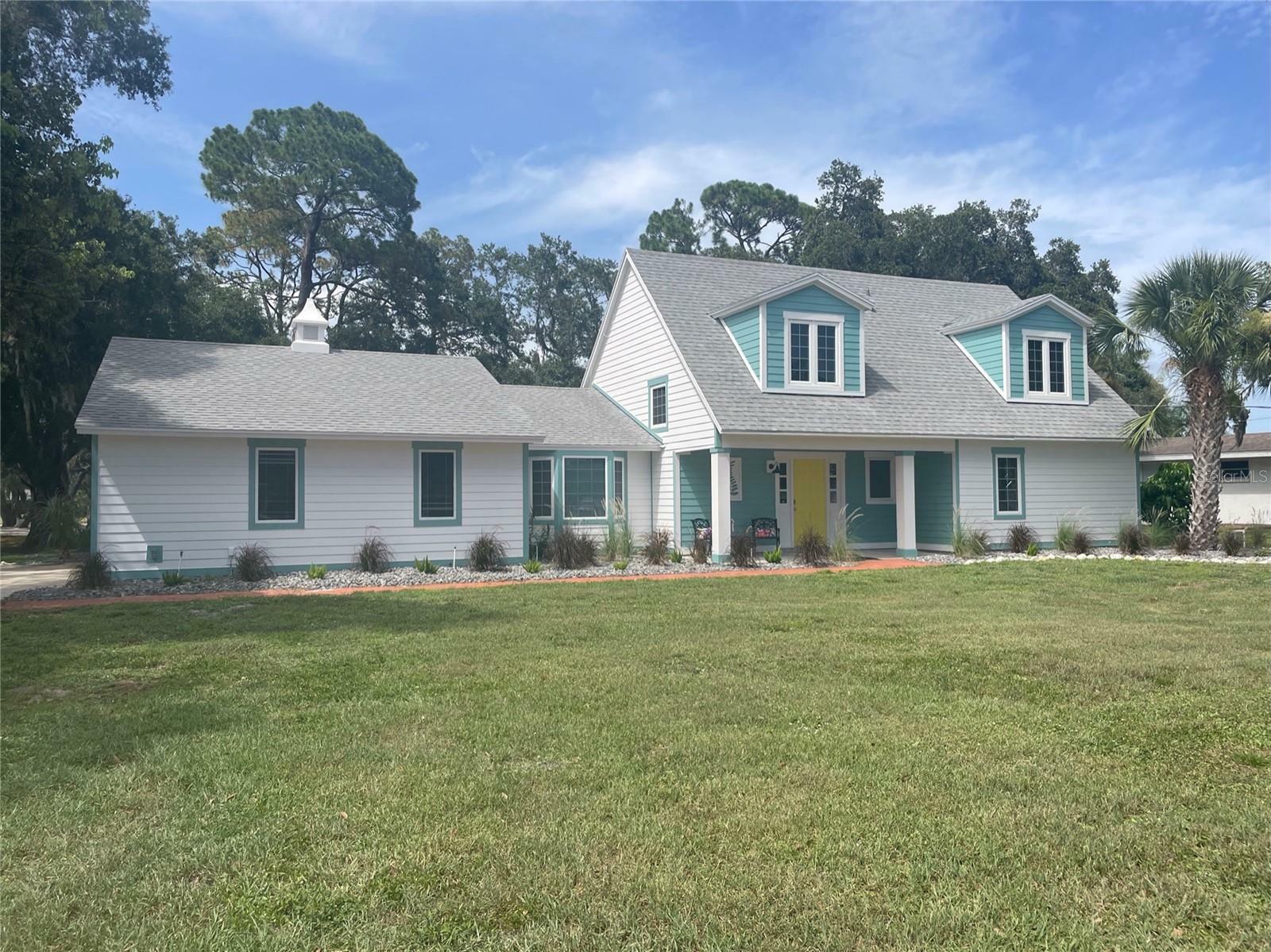 Property Photo:  5005 Canterbury Drive  FL 34243 