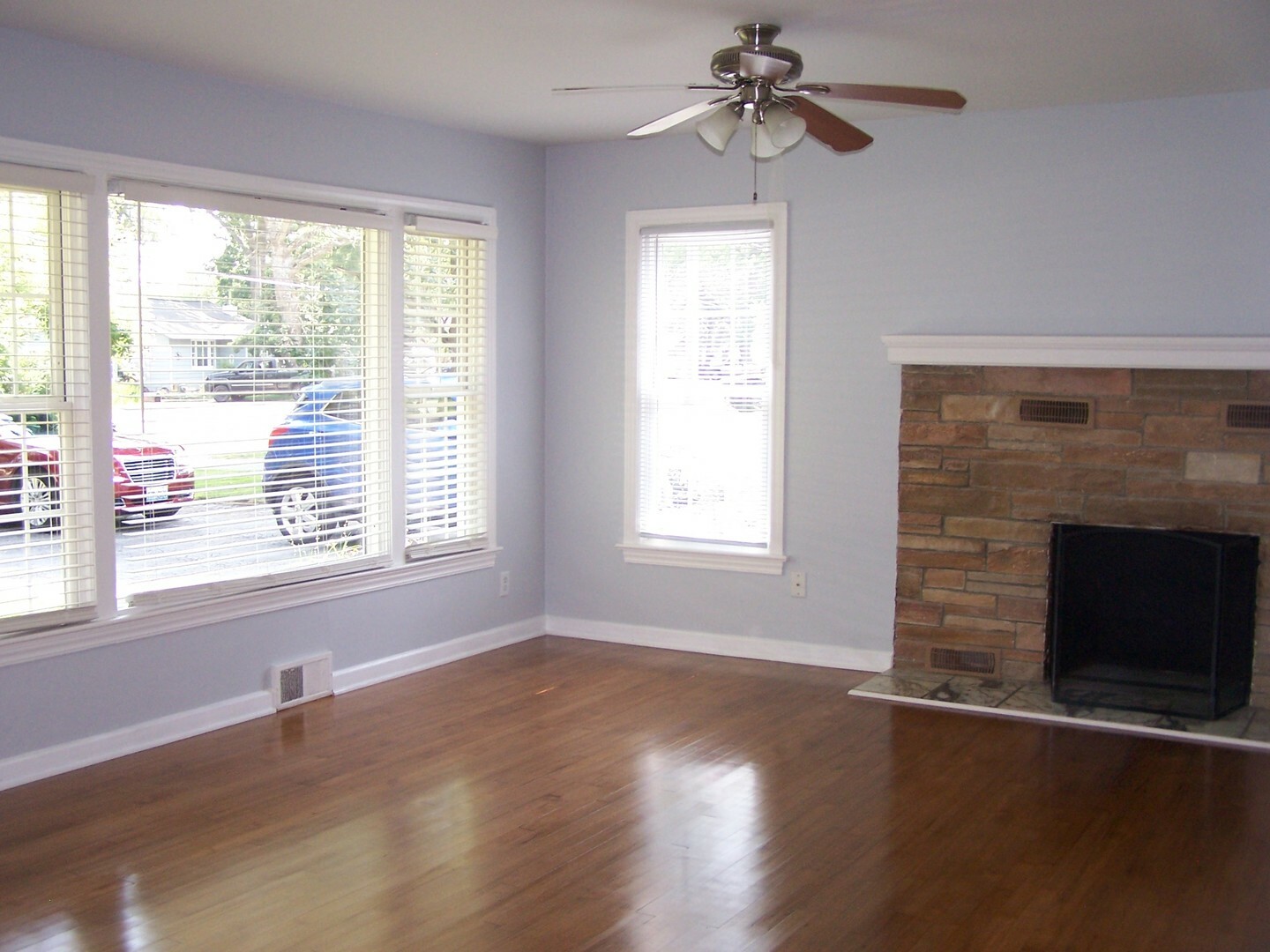 Property Photo: 2820 W Lincoln Road IL 60051