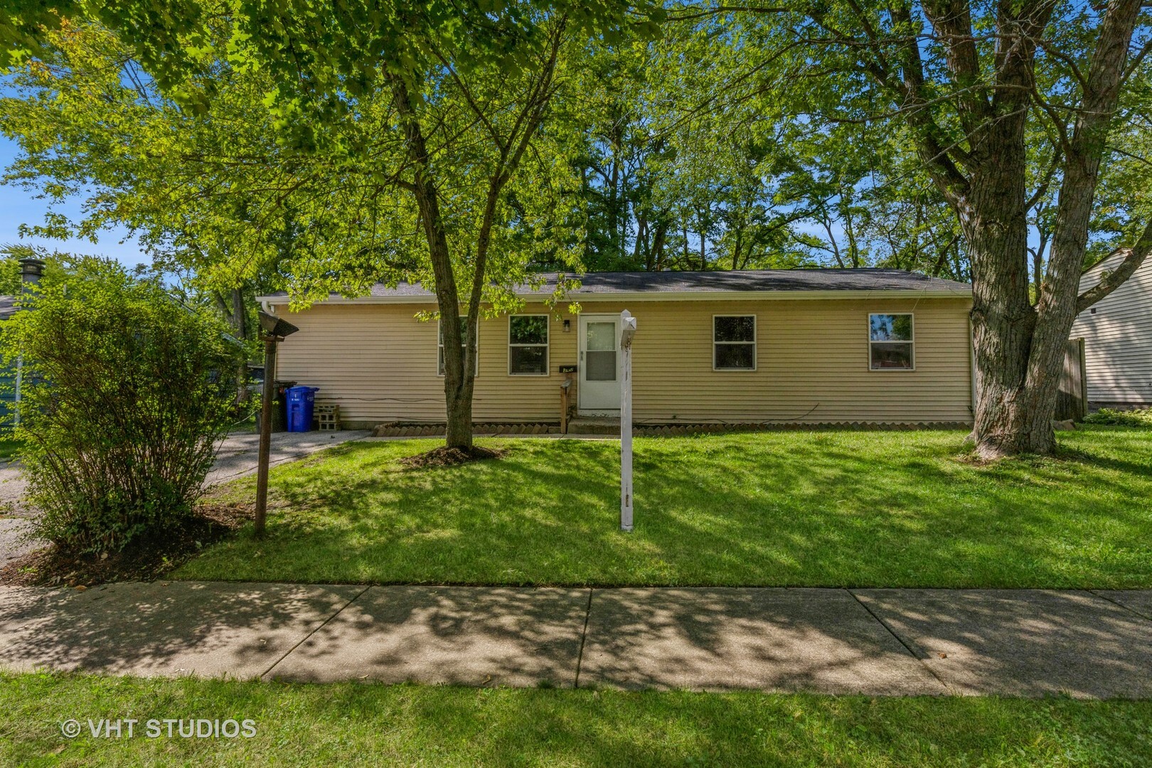 Property Photo:  340 Cherry Valley Drive  IL 60061 