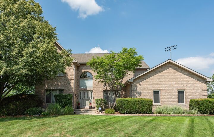 1232 Eagle Crest Drive  Lemont IL 60439 photo
