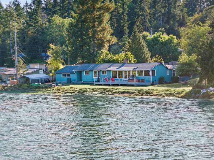 3 bed Allyn home for sale 7290 E Grapeview Loop Road, Allyn, WA 98524