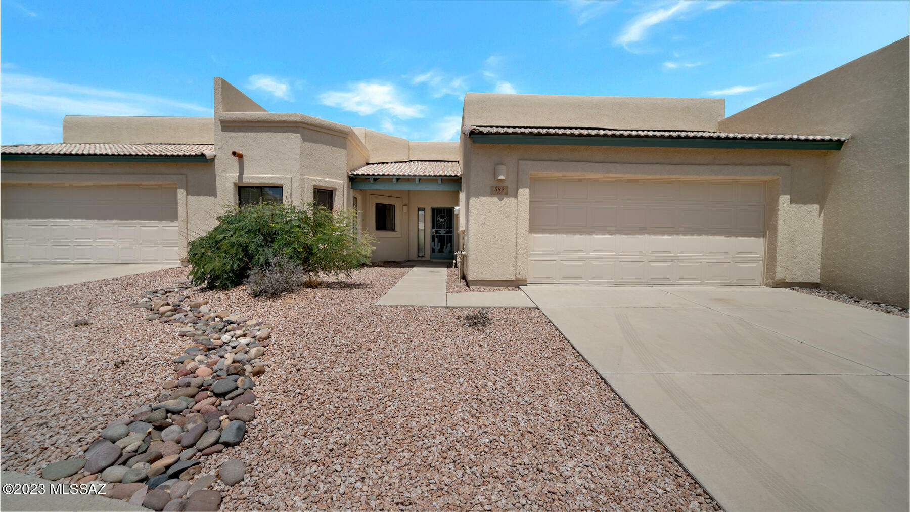 Property Photo:  582 W Camino Del Bondadoso  AZ 85614 