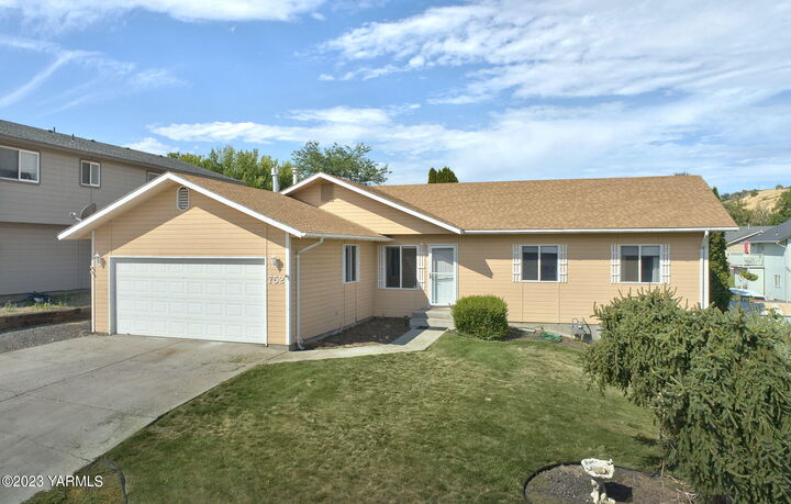 752 S 4th St  Selah WA 98942 photo
