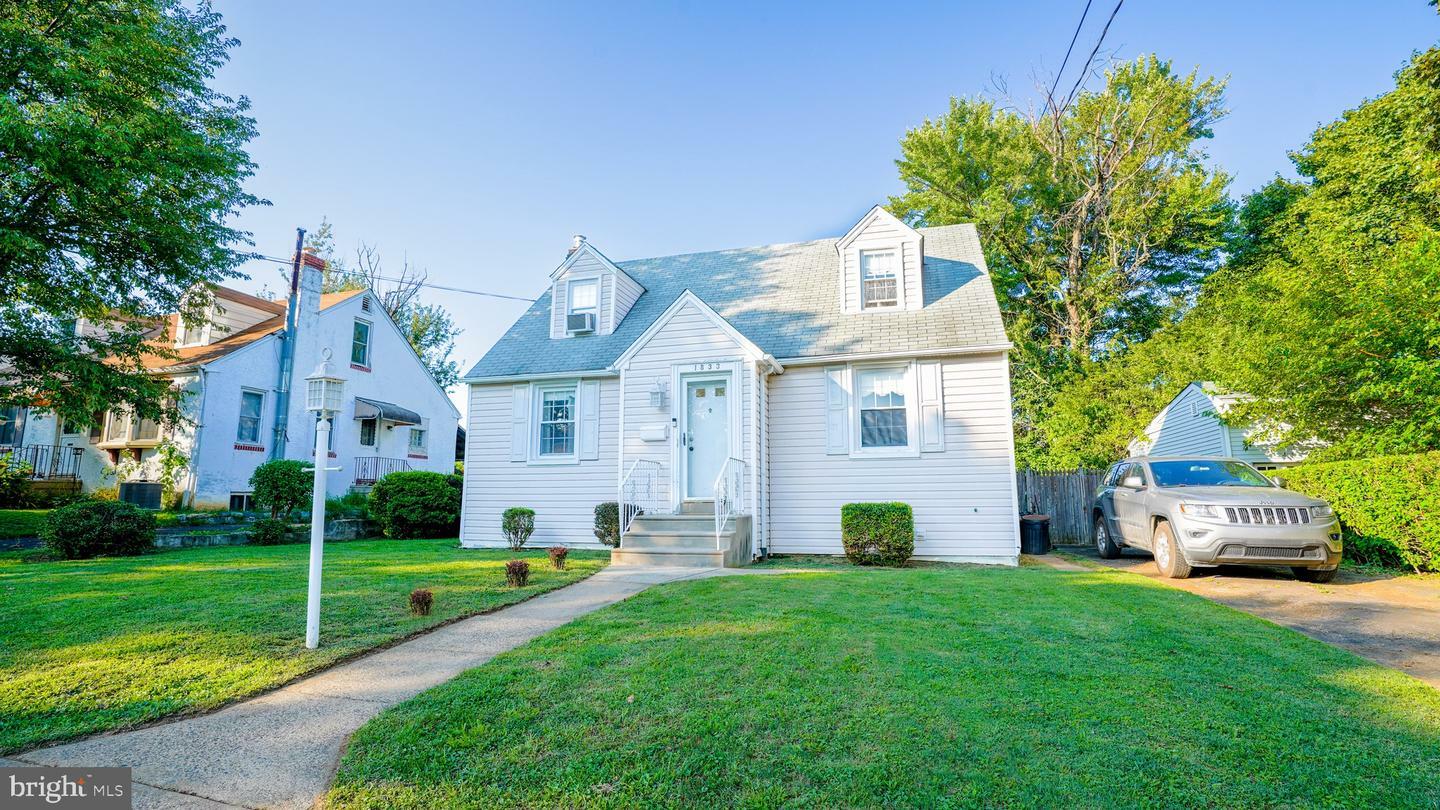 Property Photo:  1833 Solly Avenue  PA 19152 