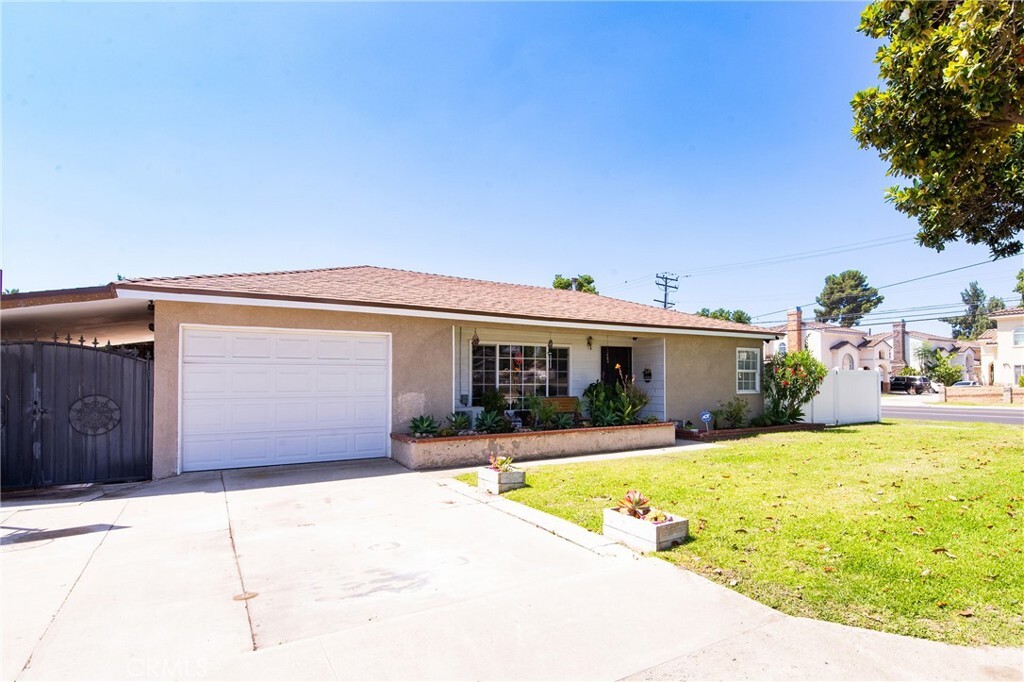 Property Photo:  9404 Darnell Street  CA 90706 