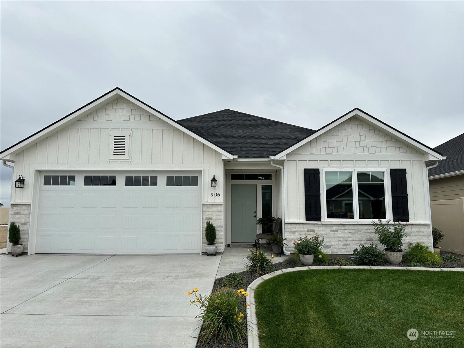 Property Photo: 906 N M Loop Drive SW WA 98848