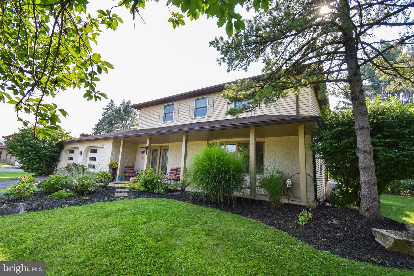 Property Photo:  1270 Firethorne Drive  PA 18045 