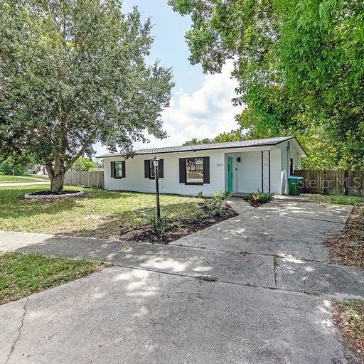 Property Photo:  2402 Sable Avenue  FL 32738 