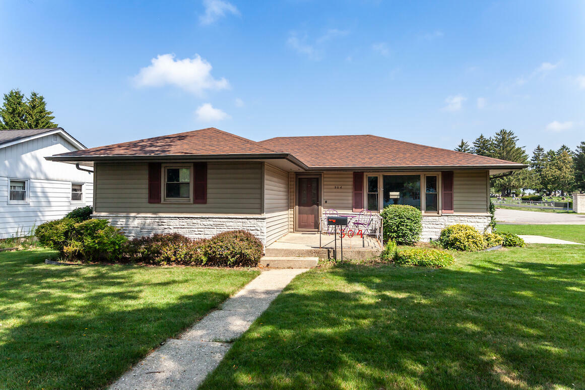 Property Photo:  504 W Cramer St  WI 53538 