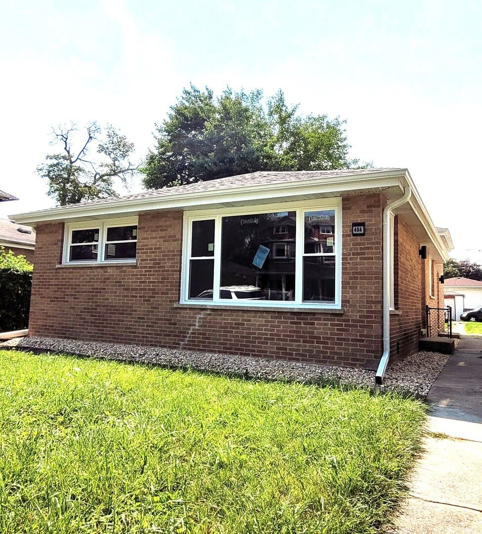 Property Photo:  404 S 19th Avenue  IL 60153 