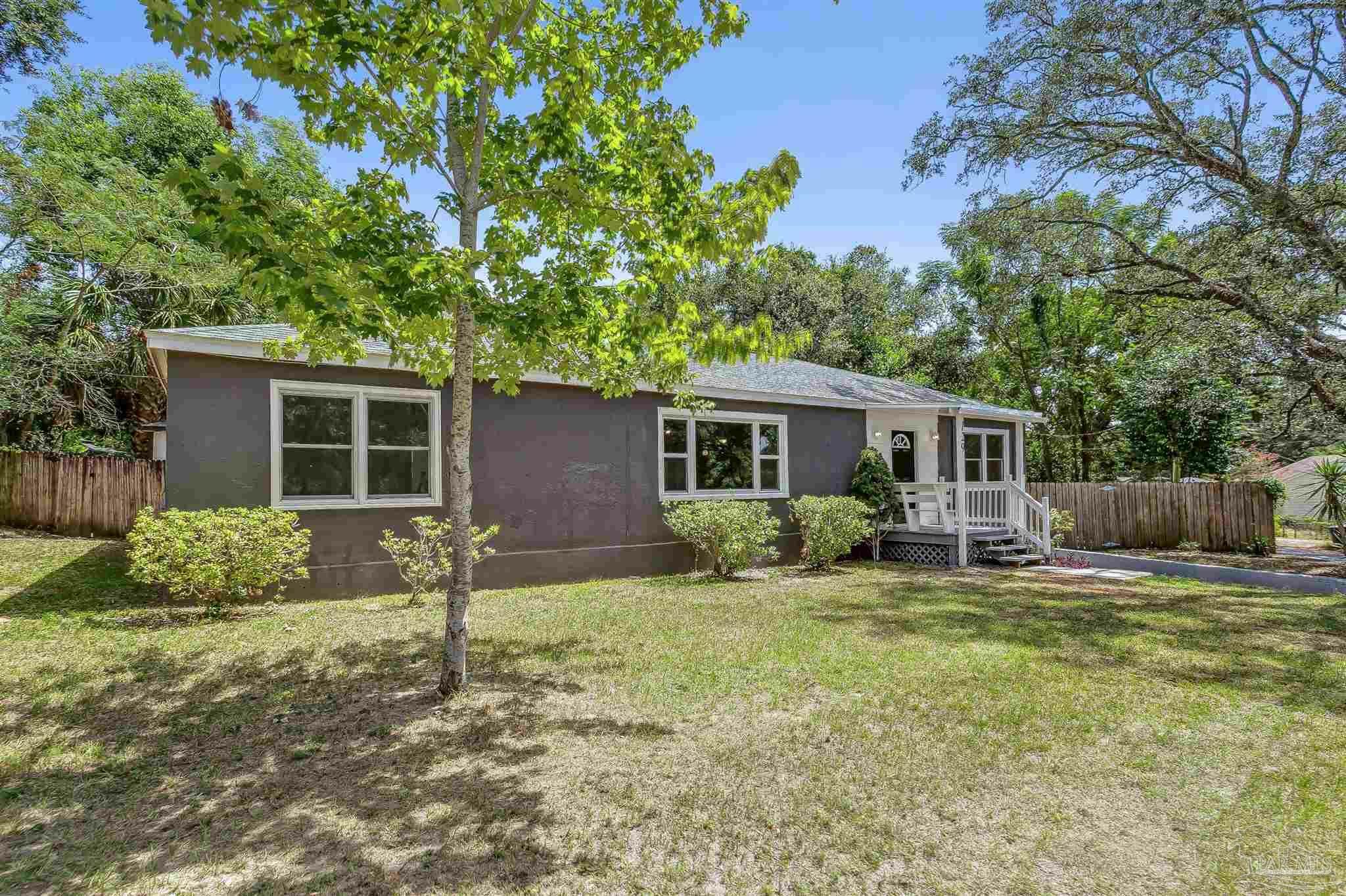 Property Photo:  129 Elm St  FL 32506 