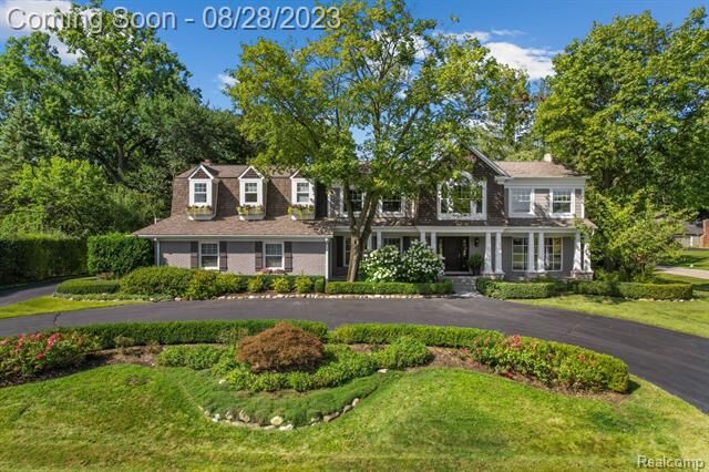 Property Photo:  800 Willoway Estates Drive  MI 48302 