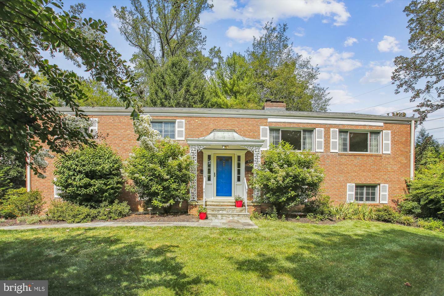 Property Photo: 314 W Columbia Street VA 22046