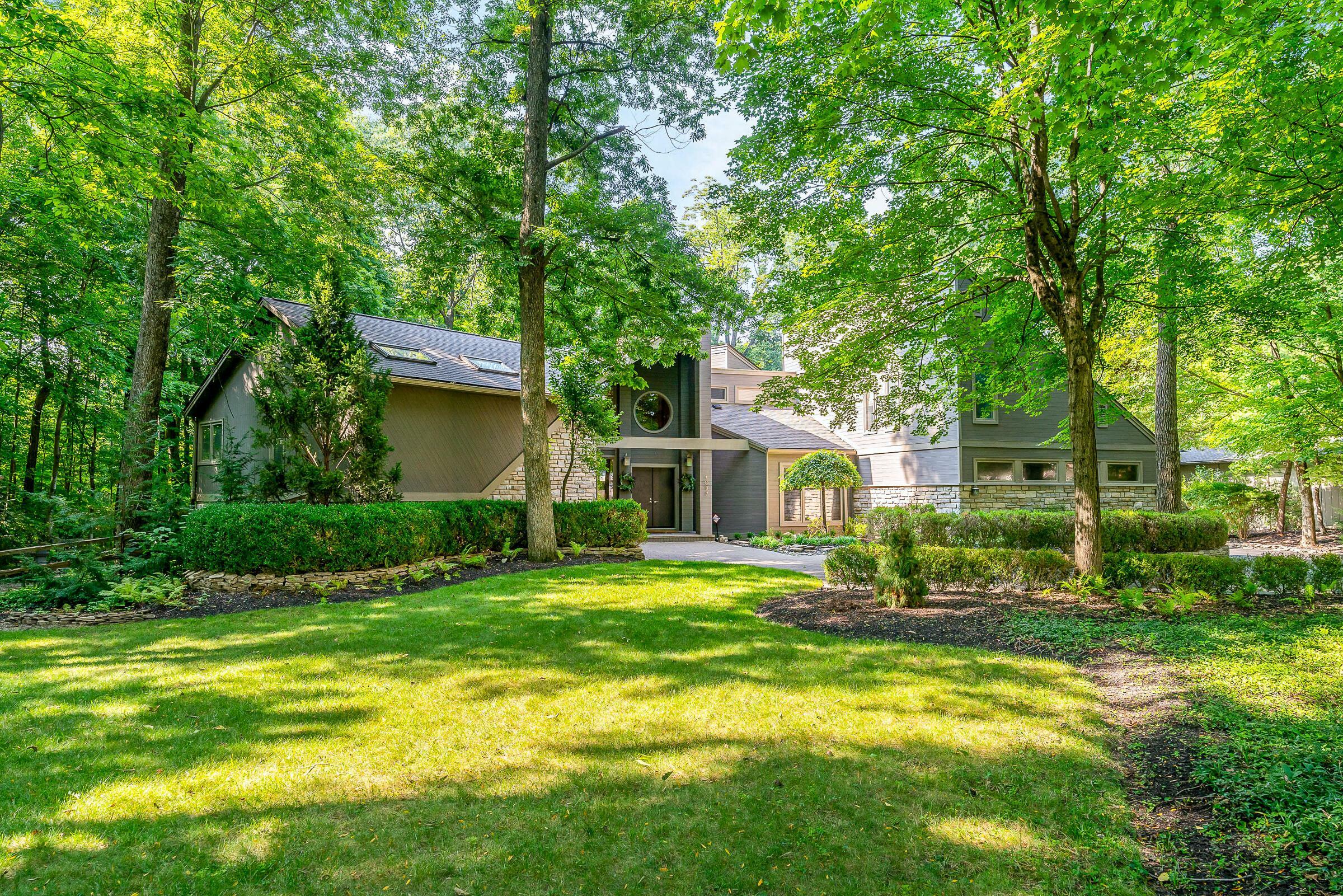 1037 Ravine Ridge Drive  Worthington OH 43085 photo