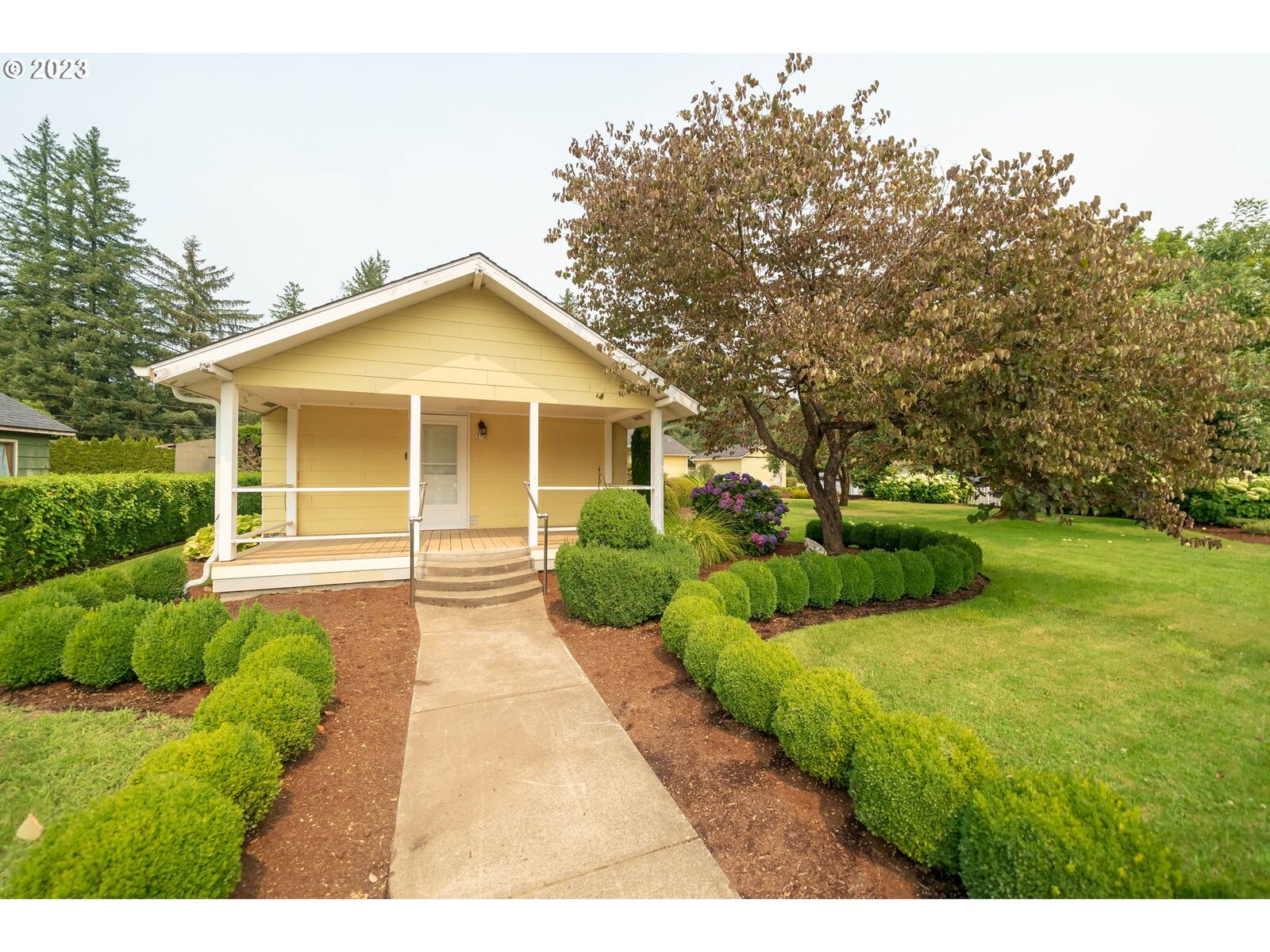 Property Photo:  379 SE Grove St  OR 97360 