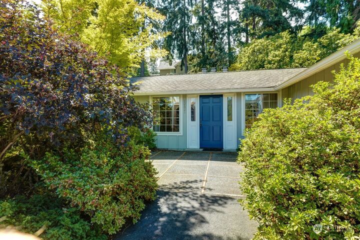 Property Photo:  12621 NE 7th Street  WA 98005 
