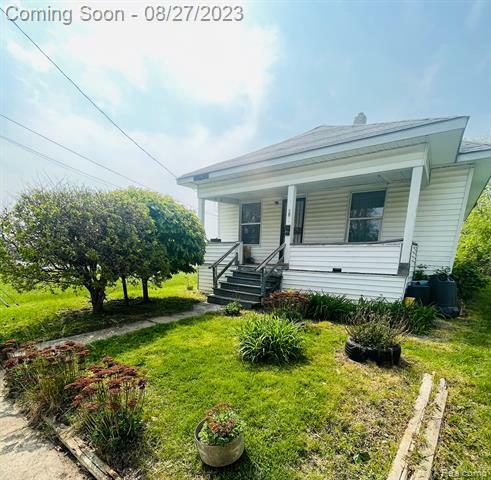 Property Photo: 630 E Dartmouth Street MI 48505