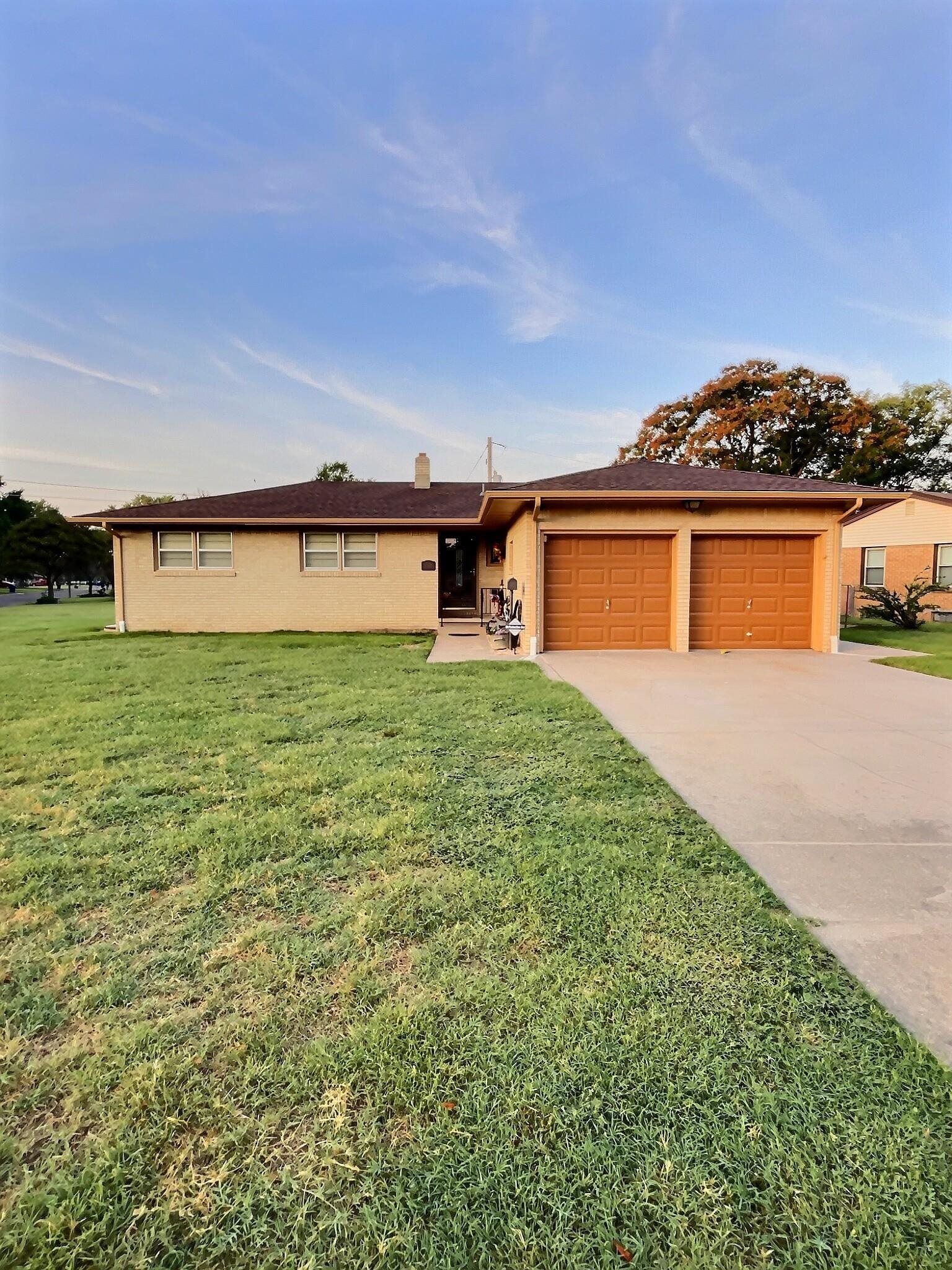 Property Photo: 2703 W 17th St N KS 67203