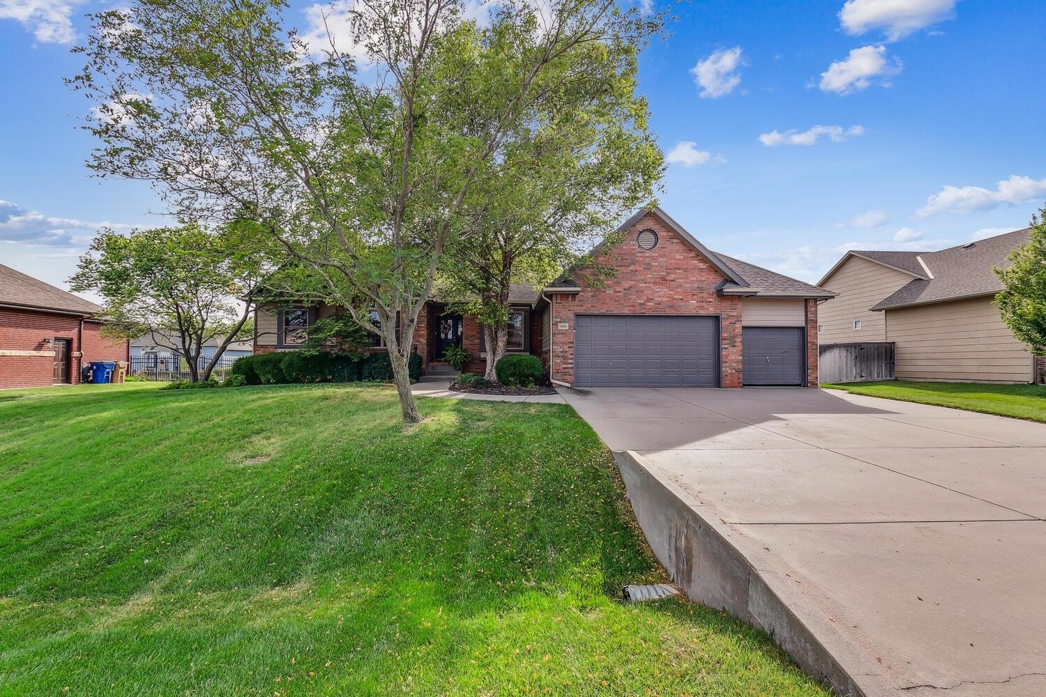 Property Photo:  1601 E Fallbrook St  KS 67147 