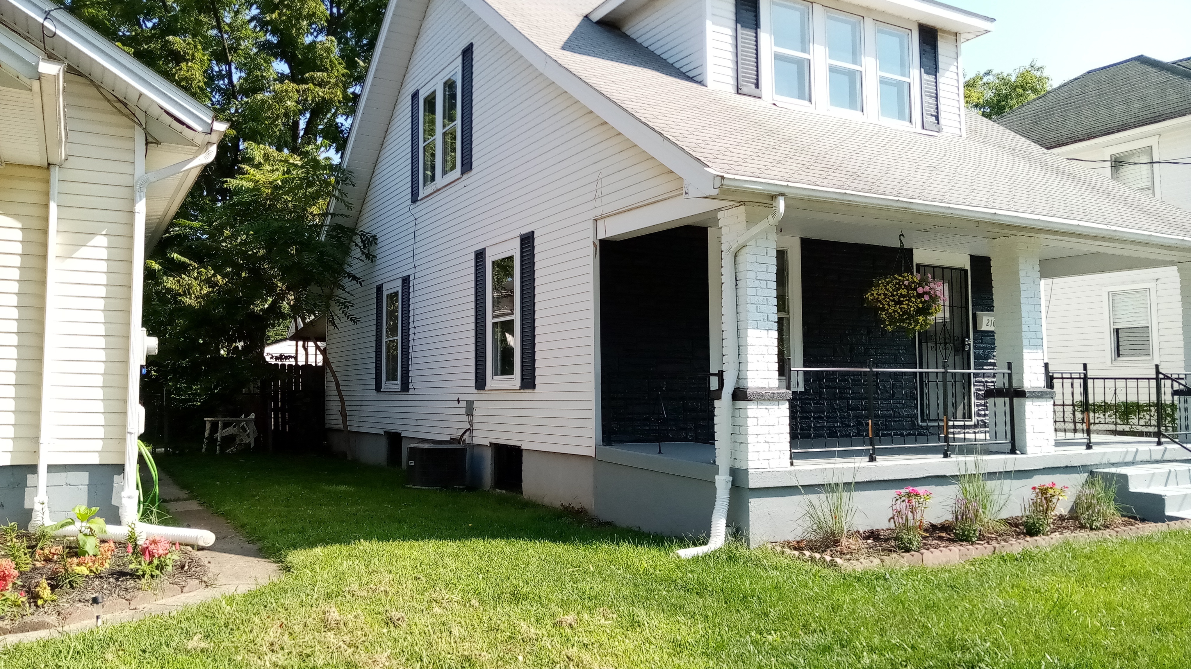 Property Photo:  2109 Sherman Ave  OH 45044 