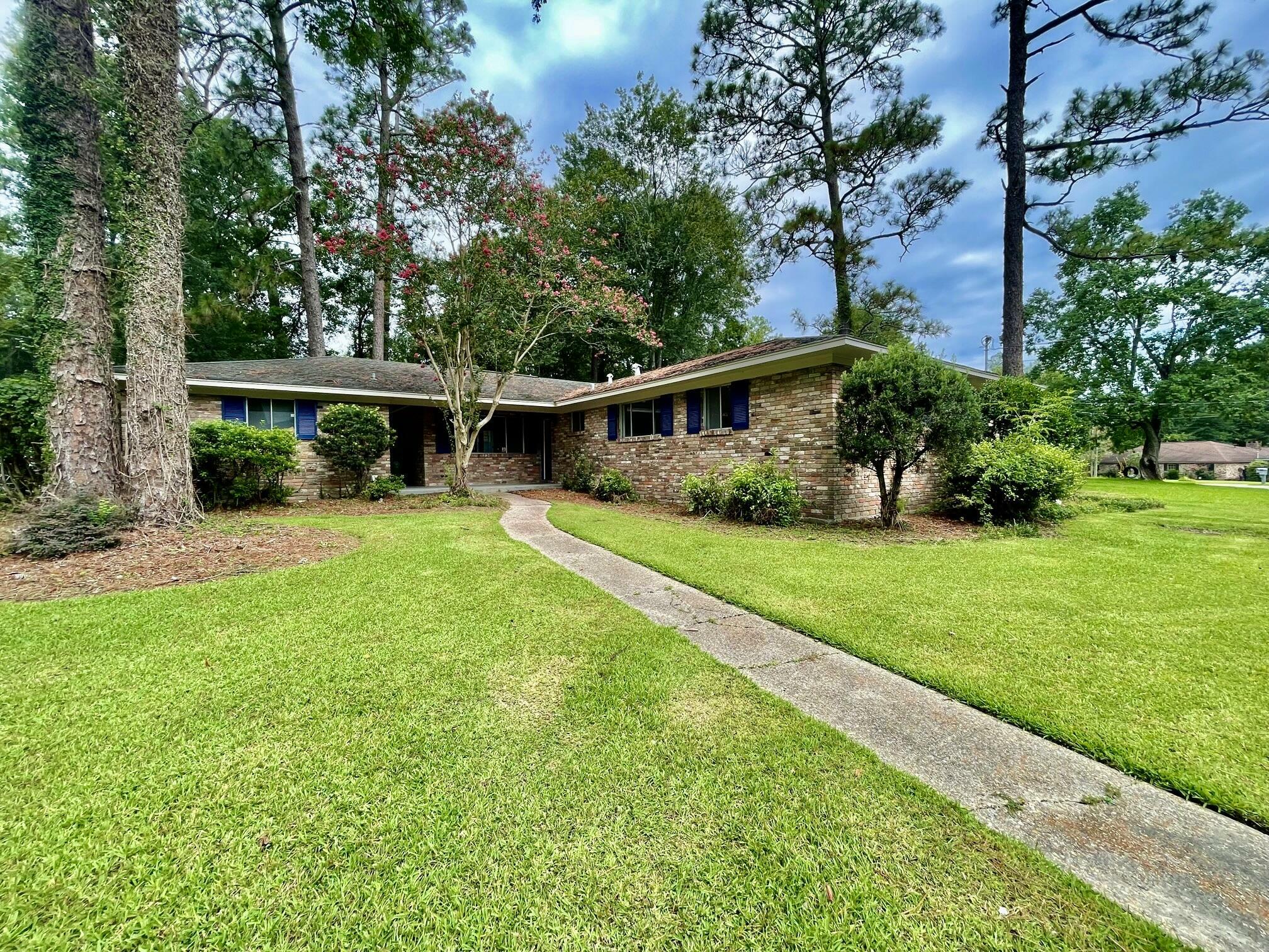 Property Photo:  355 Emerson Dr.  MS 39401 