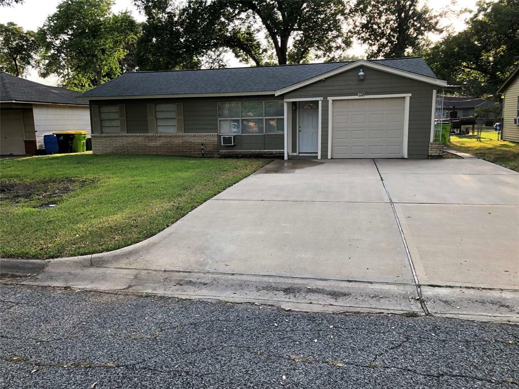 Property Photo:  1218 Lawrence Street  TX 77471 